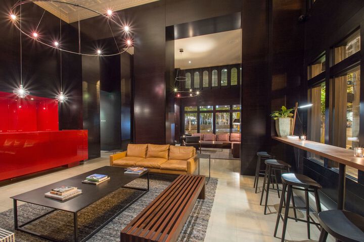 Lobby lounge