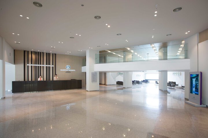 Entrance & Lobby