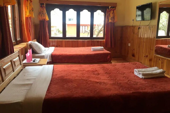 Room 4 of 18