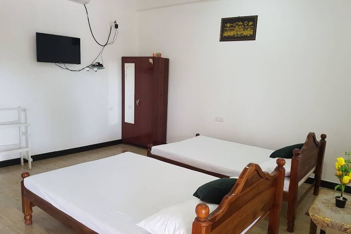 Room 4 of 24