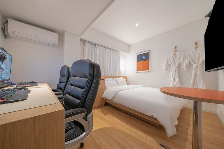 Room 38 of 100