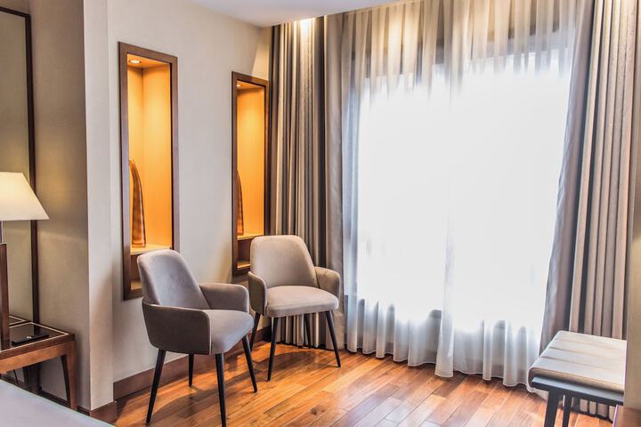 Room 17 of 38