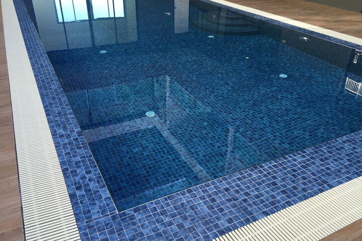 Pool 14 of 21
