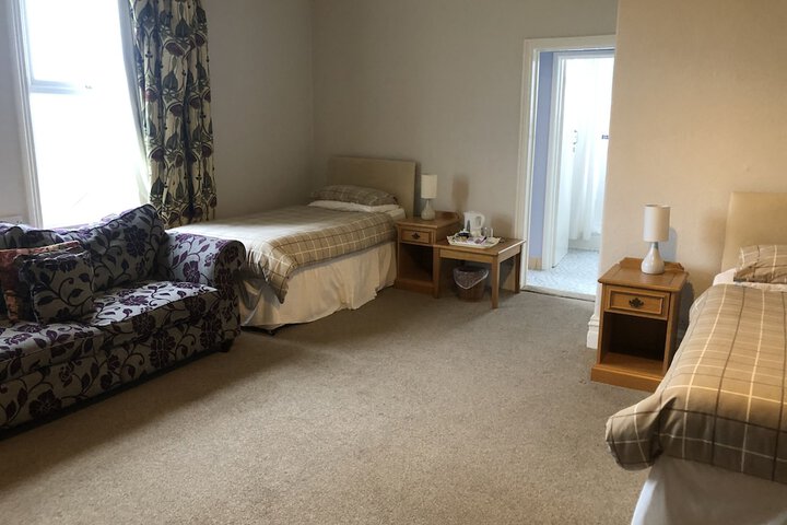 Room 13 of 77
