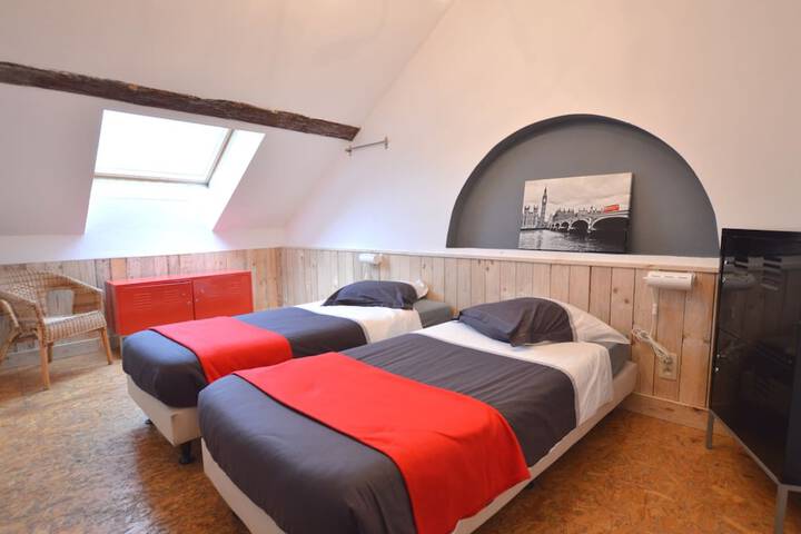 Room 4 of 44