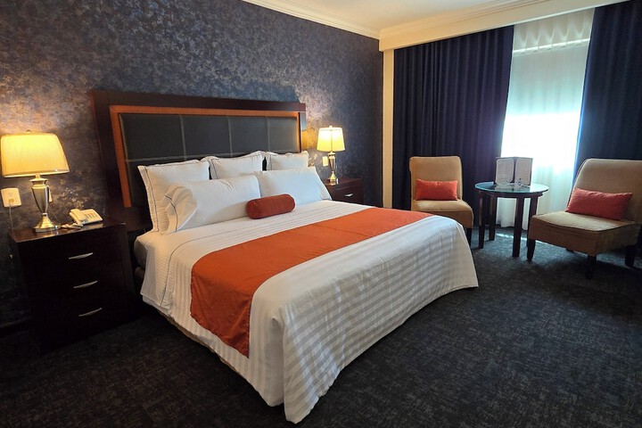 Room 27 of 74