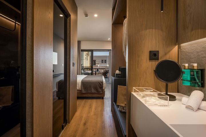 Room 10 of 63