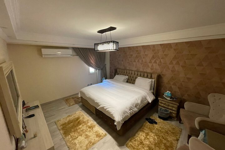 Room 3 of 6