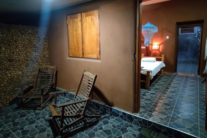 Room 9 of 33