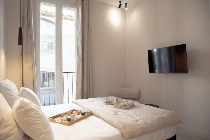 Room 4 of 18