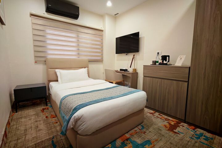Room 16 of 118