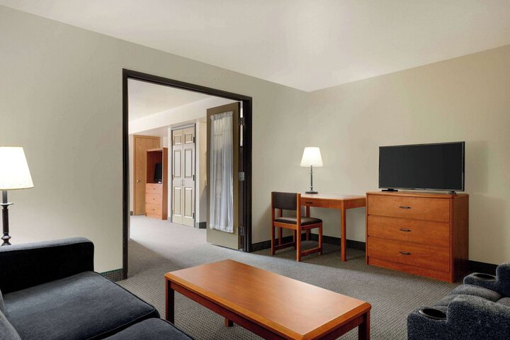 Room 32 of 60