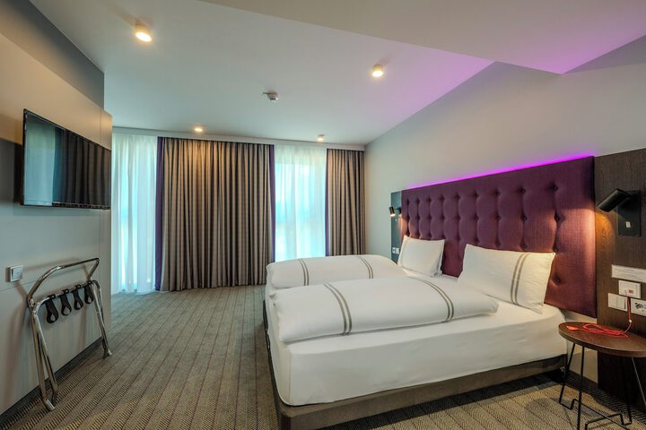 Room 34 of 62