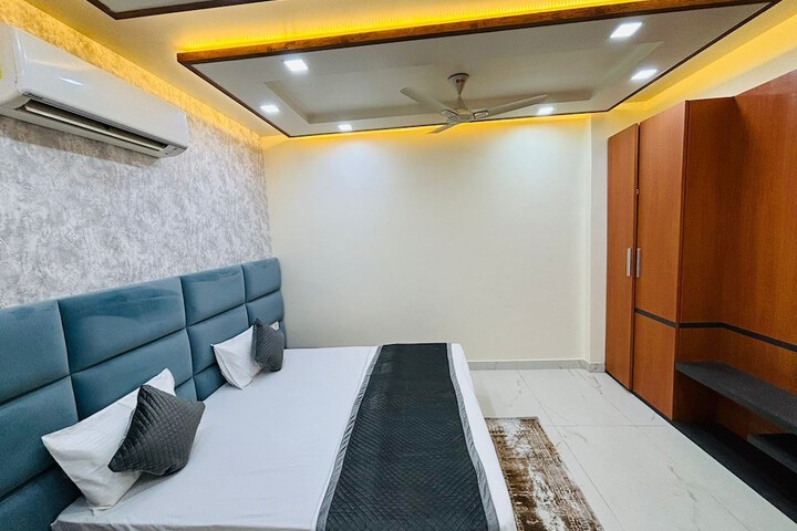 Room 2 of 12