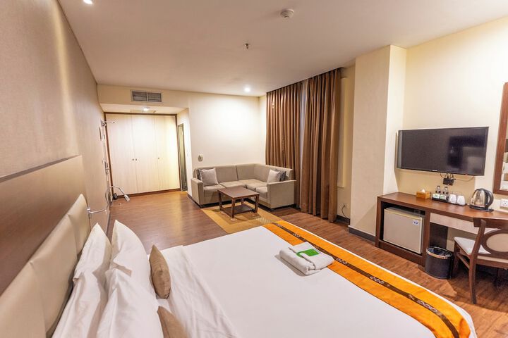 Room 25 of 80