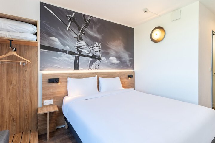 Room 13 of 44