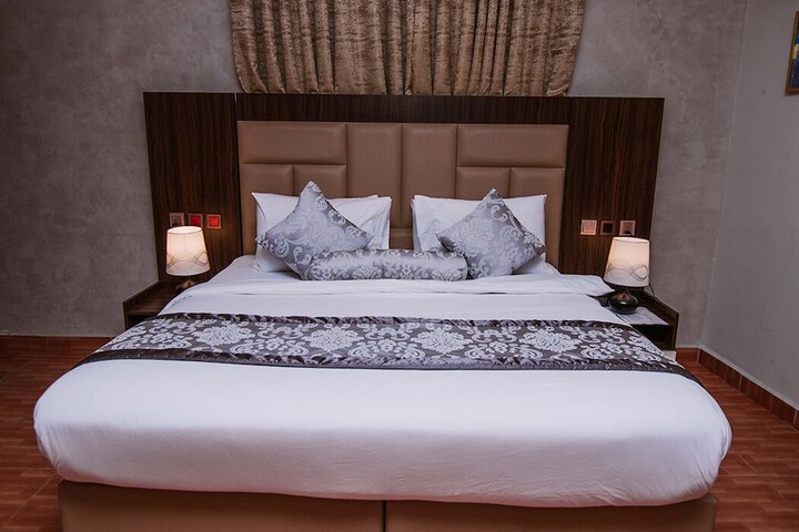 Room 5 of 26