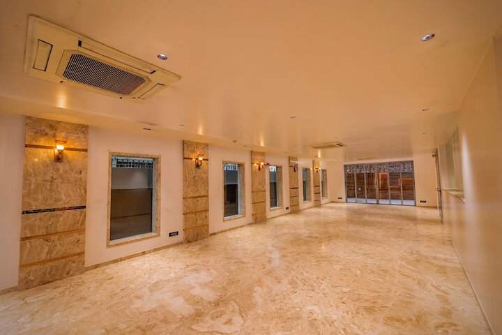Ballroom/Hall 34 of 46