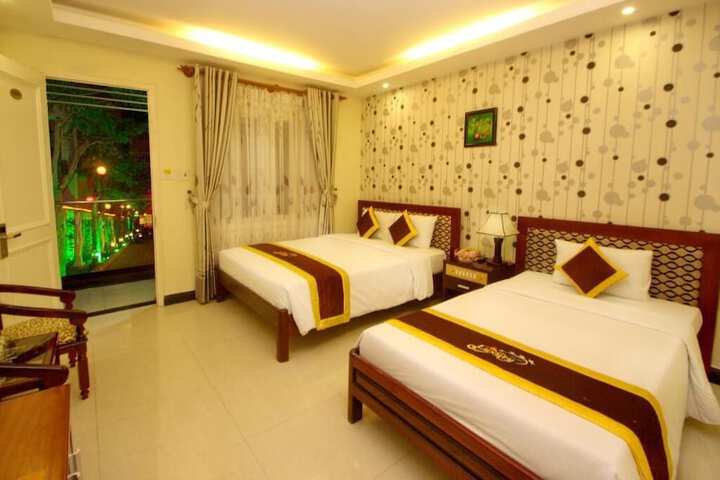 Room 10 of 29