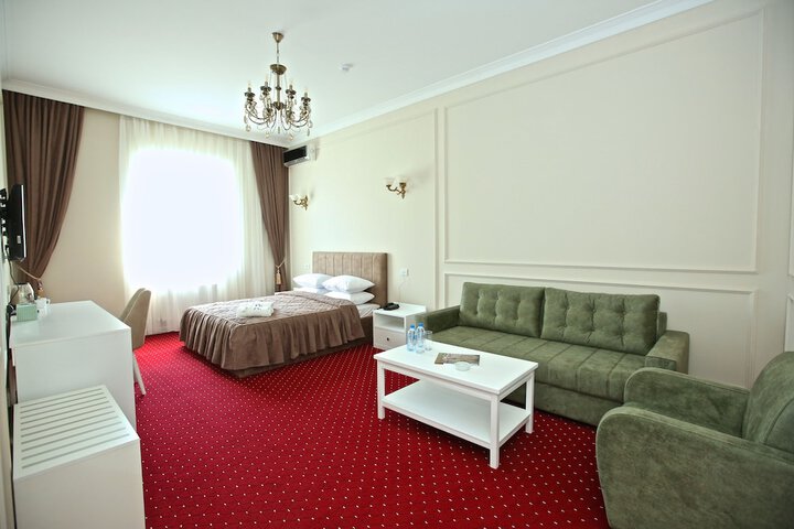 Room 11 of 24