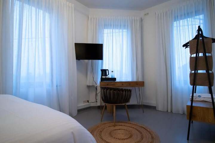 Room 7 of 33