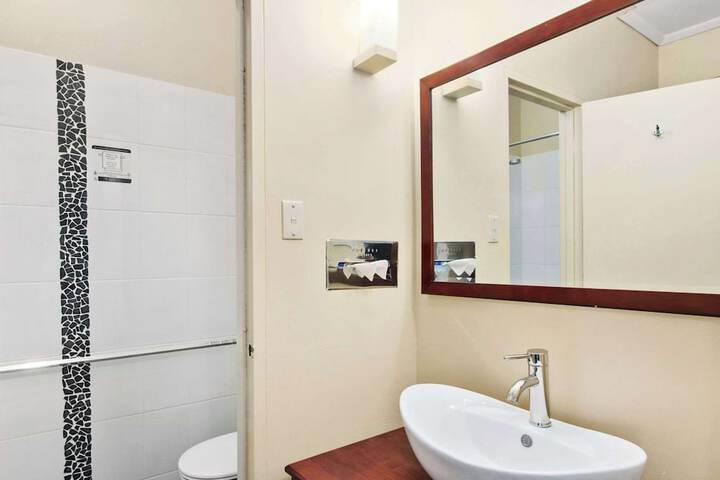 Room 40 of 65