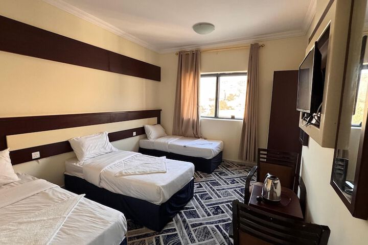 Room 4 of 12