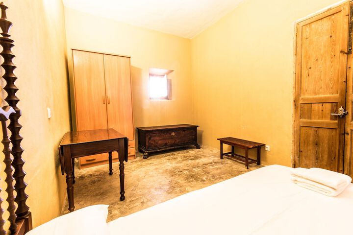 Room 13 of 82