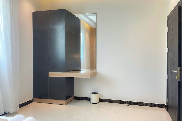 Room 8 of 30
