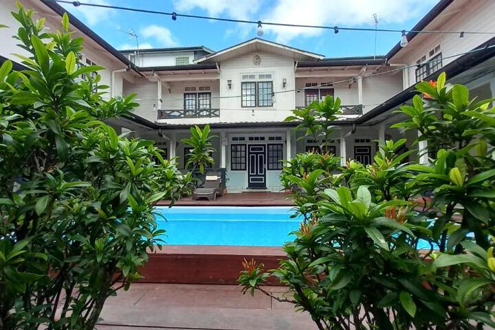 Exterior of Zeelandia Suites
