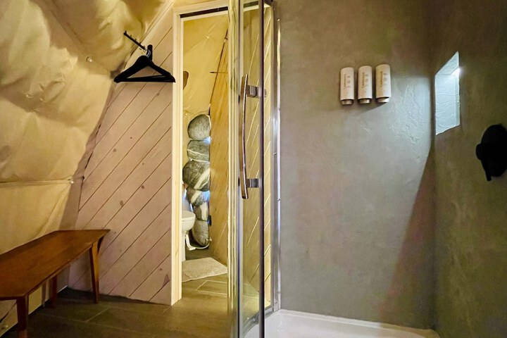 Room 42 of 49