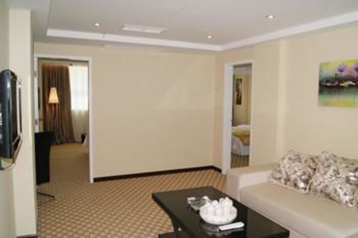 Room 52 of 83