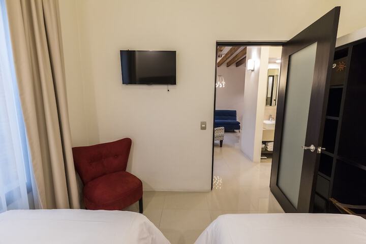 Room 32 of 82