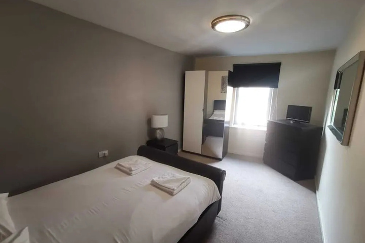 Room 5 of 18