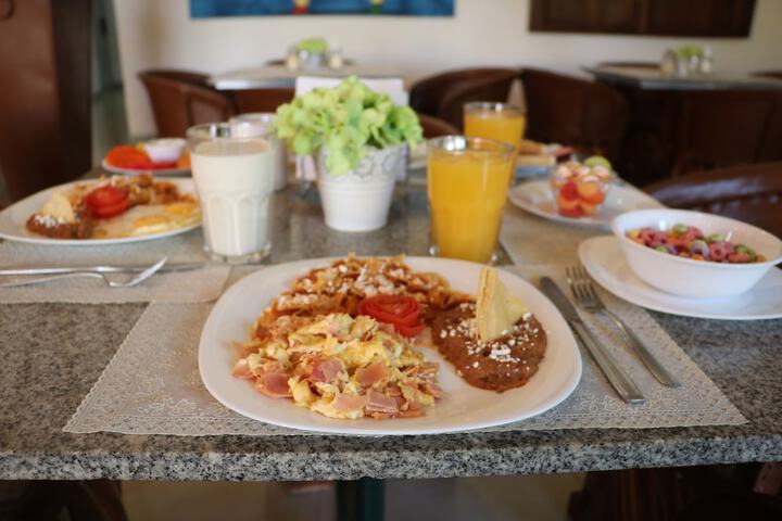 Breakfast/Coffee Service 24 of 35
