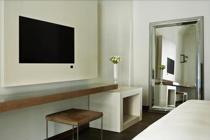 Room 32 of 67