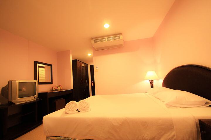 Room 6 of 23