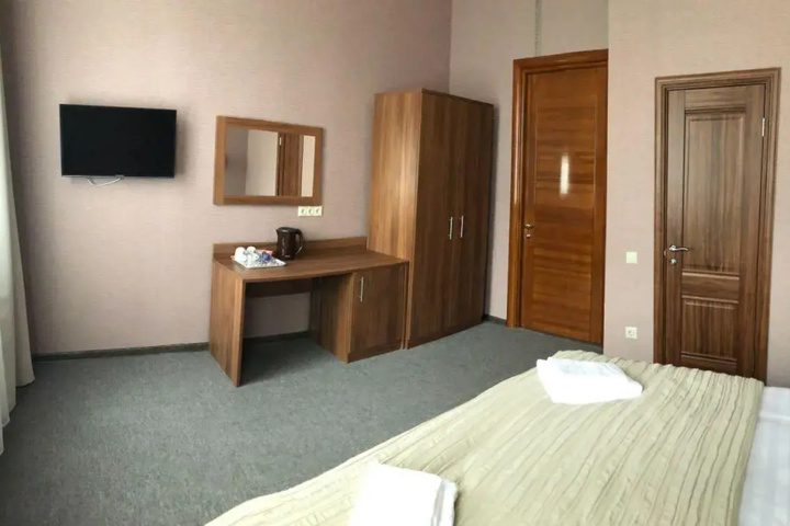 Room 7 of 18