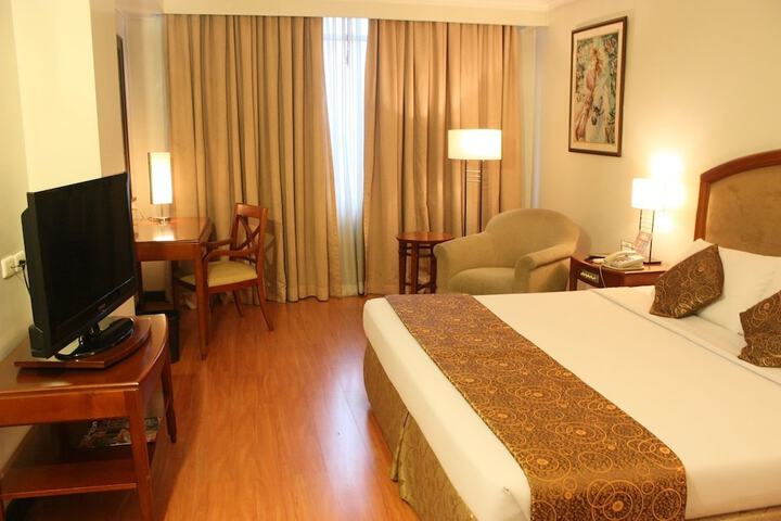 Room 10 of 40