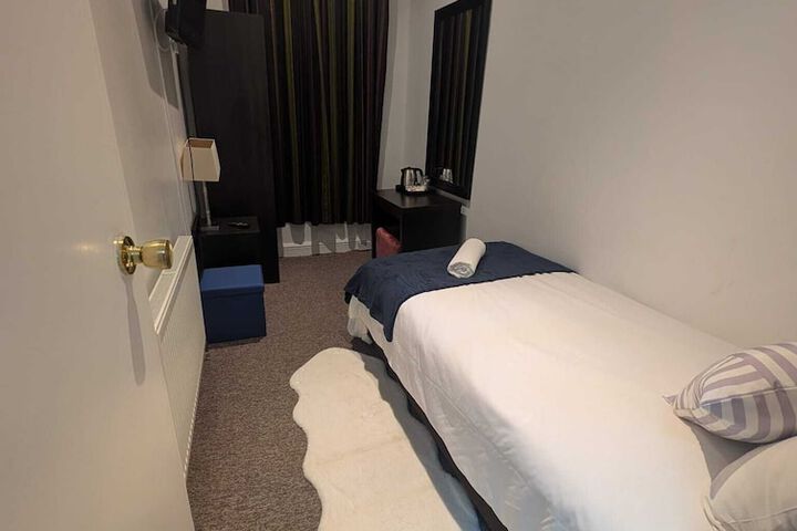 Room 16 of 37