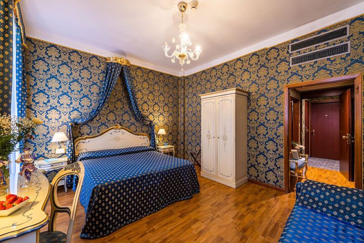 Room 13 of 87