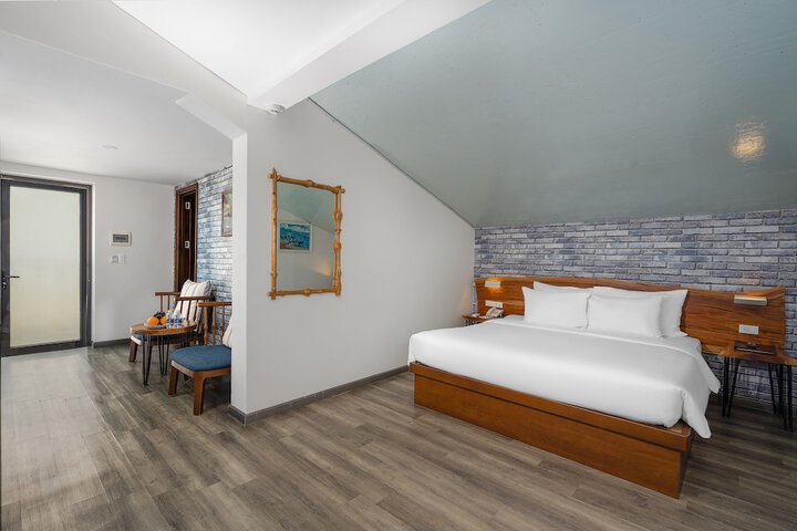 Room 5 of 79
