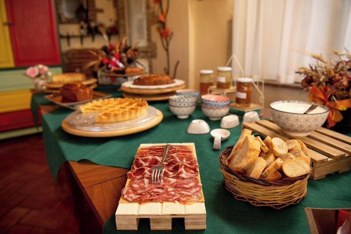 Breakfast/Coffee Service 24 of 34