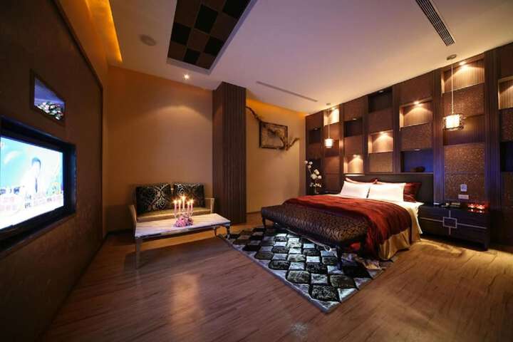 Room 20 of 49
