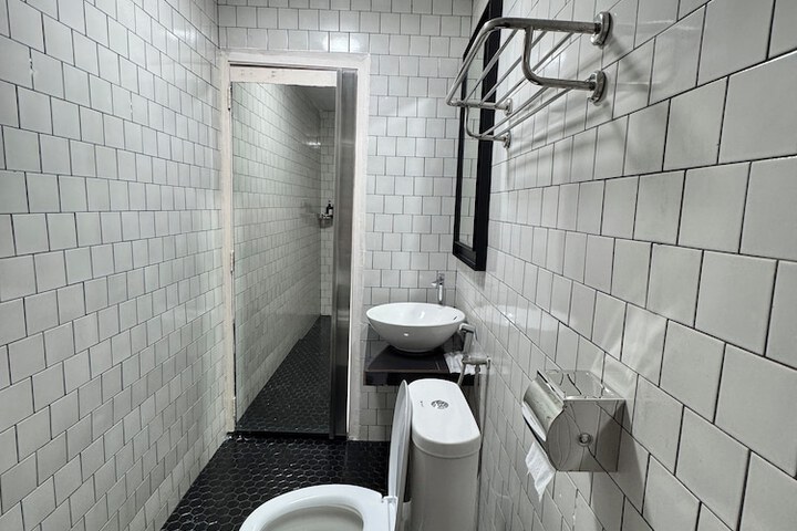 Room 105 of 122