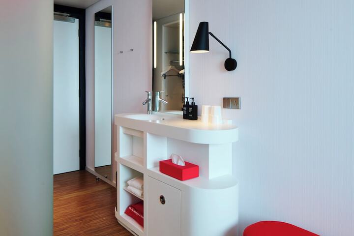 Room 17 of 71