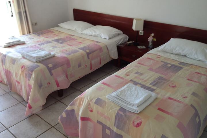 Room 6 of 47