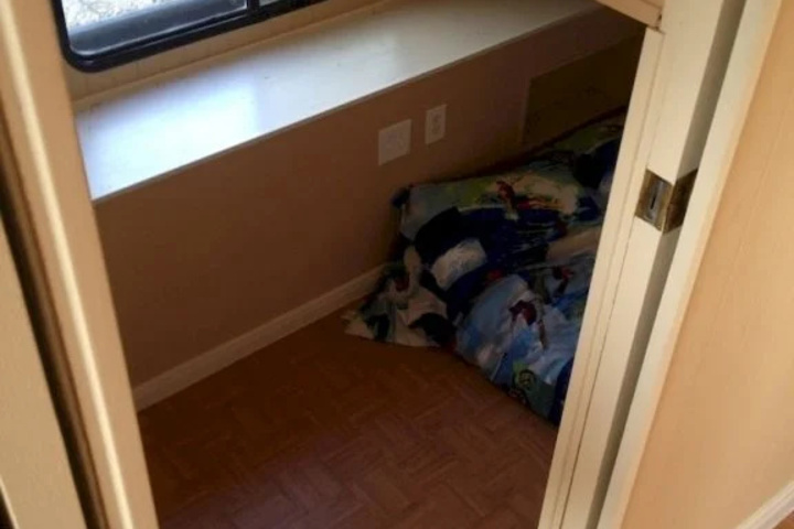 Room 9 of 21