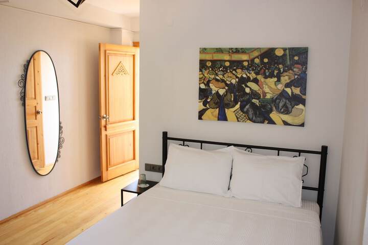 Room 3 of 35