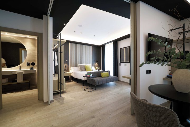 Room 33 of 117